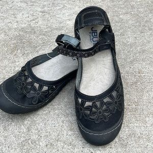 JBU Wildflower Mary Jane shoes—Black